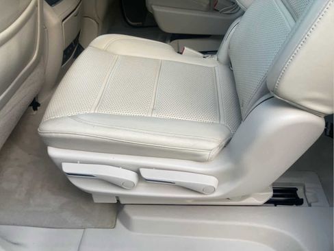 Certified 2021 Cadillac Escalade ESV Premium Luxury Platinum image 15