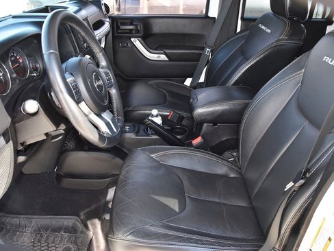 Used 2015 Jeep Wrangler Unlimited Rubicon image 9
