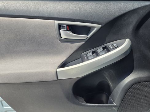 Used 2014 Toyota Prius Two FWD image 22