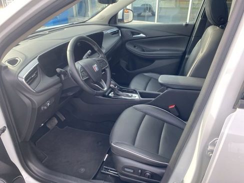 Used 2025 Buick Encore GX Avenir w/ Avenir Technology Package image 7