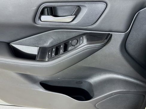 Used 2024 Nissan Rogue SV image 15