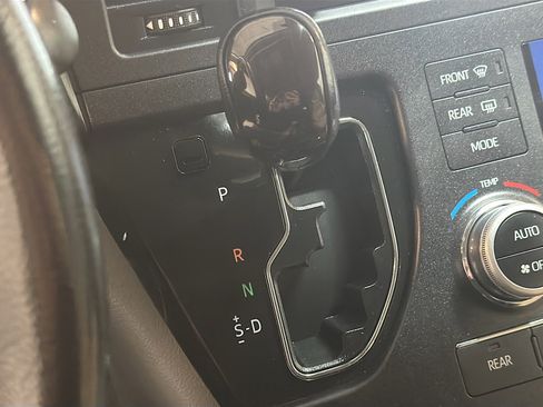 Used 2019 Toyota Sienna XLE image 25