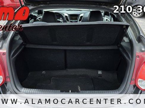 Used 2012 Hyundai Veloster w/ Style Pkg image 22