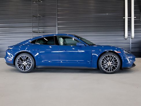 Used 2023 Porsche Taycan RWD image 11