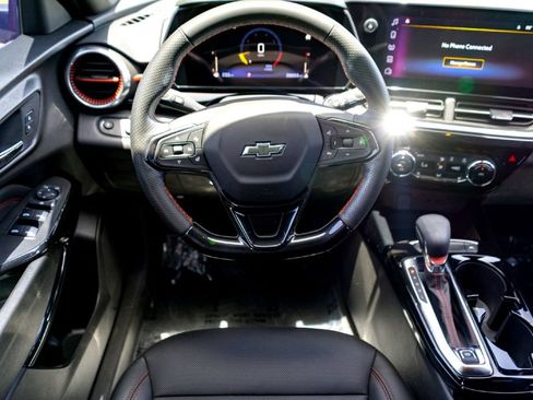 Used 2025 Chevrolet Trax RS w/ Driver Confidence Package FWD image 23