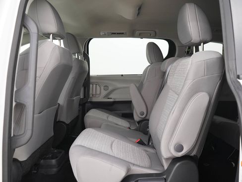 Used 2024 Toyota Sienna LE AWD/4WD image 16