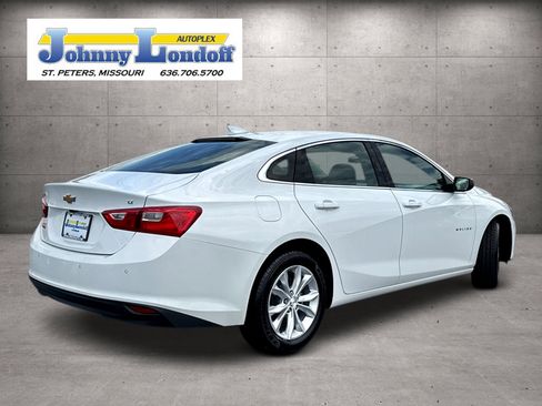 Used 2025 Chevrolet Malibu LT FWD image 2
