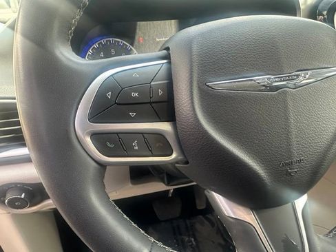 Used 2024 Chrysler Pacifica Touring-L FWD image 24