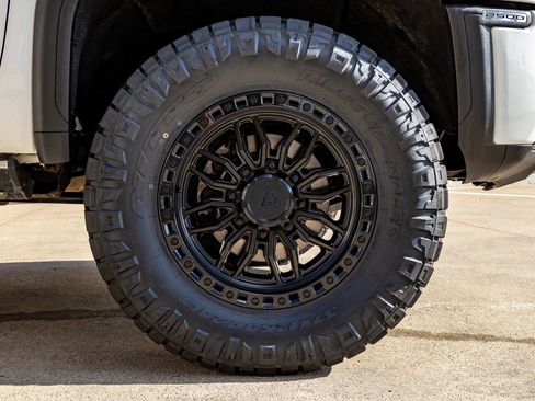 Used 2024 GMC Sierra 2500 Denali Ultimate image 12