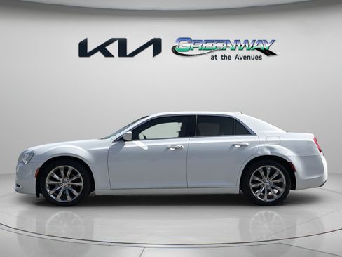 Used 2020 Chrysler 300 Touring L w/ Quick Order Package 2EF RWD image 4