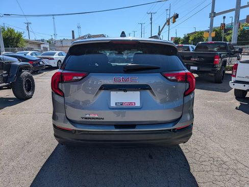 Used 2020 GMC Terrain SLE w/ Driver Convenience Package FWD image 7