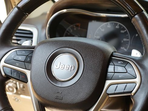 Used 2014 Jeep Grand Cherokee Overland AWD/4WD image 19