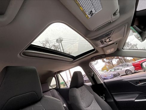 Used 2022 Toyota RAV4 XLE w/ Convenience Package AWD/4WD image 14