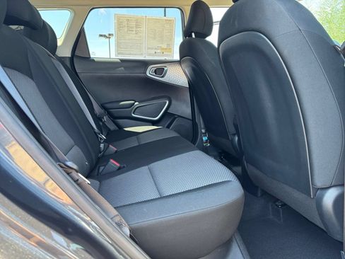 Used 2025 Kia Soul LX w/ LX Technology Package FWD image 22