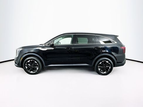Used 2024 Kia Sorento S image 4
