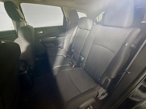 Used 2018 Dodge Journey SE image 19