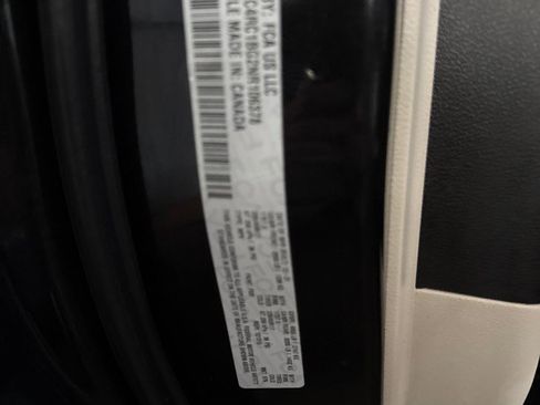 Used 2022 Chrysler Pacifica Touring-L image 49
