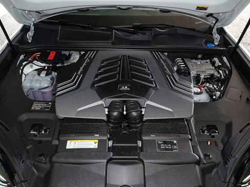 Used 2026 Lamborghini Urus SE image 36