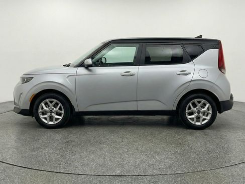 Used 2025 Kia Soul LX w/ LX Technology Package FWD image 5