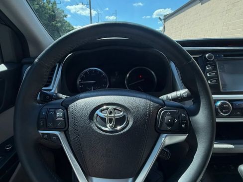 Used 2015 Toyota Highlander XLE AWD/4WD image 18