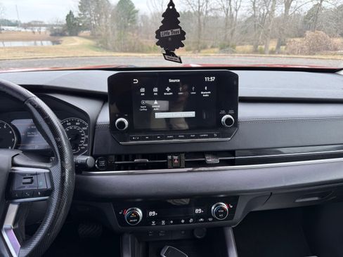 Used 2022 Mitsubishi Outlander SE image 14