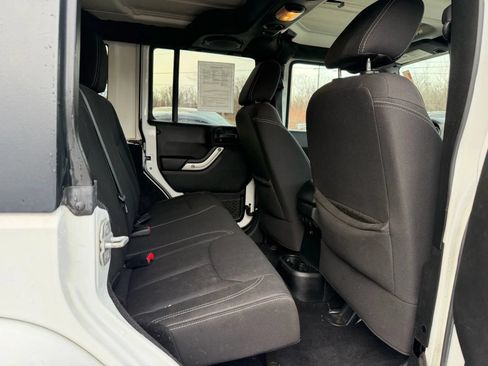 Used 2013 Jeep Wrangler Unlimited Sahara w/ Max Tow Pkg AWD/4WD image 6