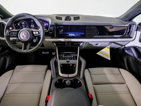 New 2026 Porsche Cayenne GTS image 25