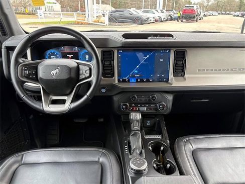 Used 2025 Ford Bronco Outer Banks image 12