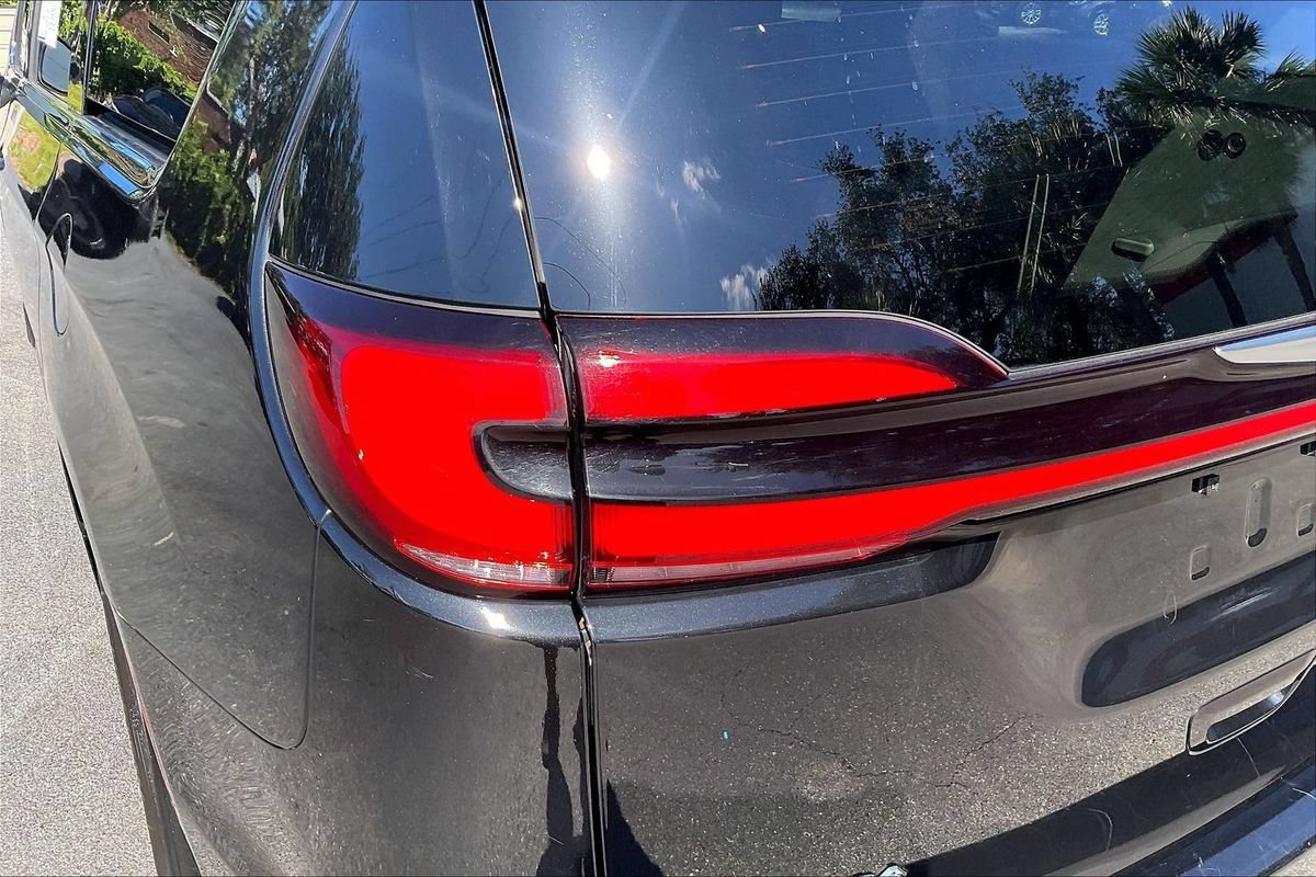 Used 2023 Chrysler Pacifica Touring-L FWD image 22