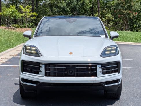 Certified 2025 Porsche Cayenne Coupe AWD/4WD image 29