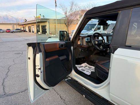 Used 2021 Ford Bronco Outer Banks image 9