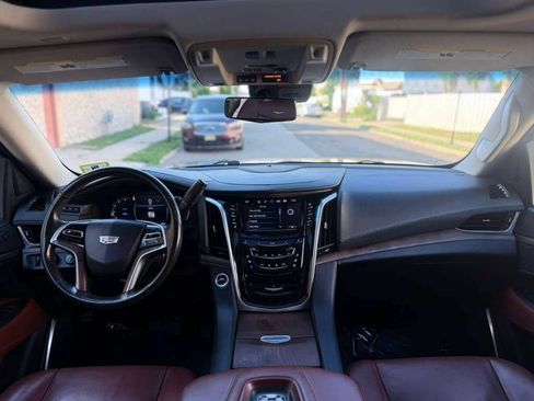 Used 2019 Cadillac Escalade Luxury AWD/4WD image 31
