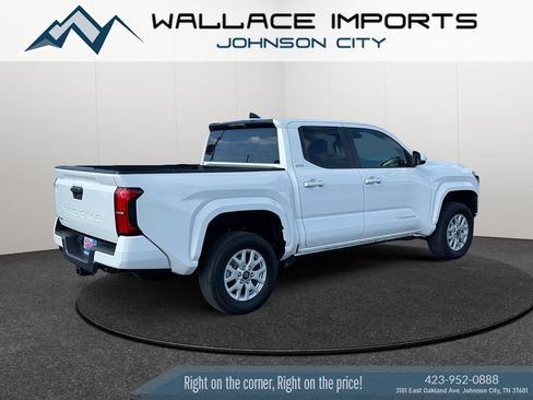 Used 2025 Toyota Tacoma SR5 image 5