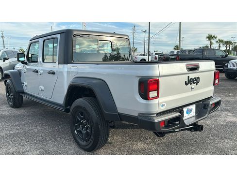 Used 2024 Jeep Gladiator Sport AWD/4WD image 3