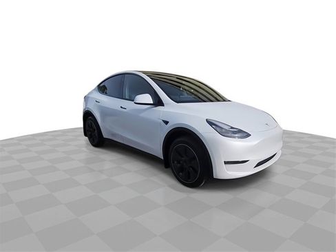 Used 2023 Tesla Model Y Long Range image 2