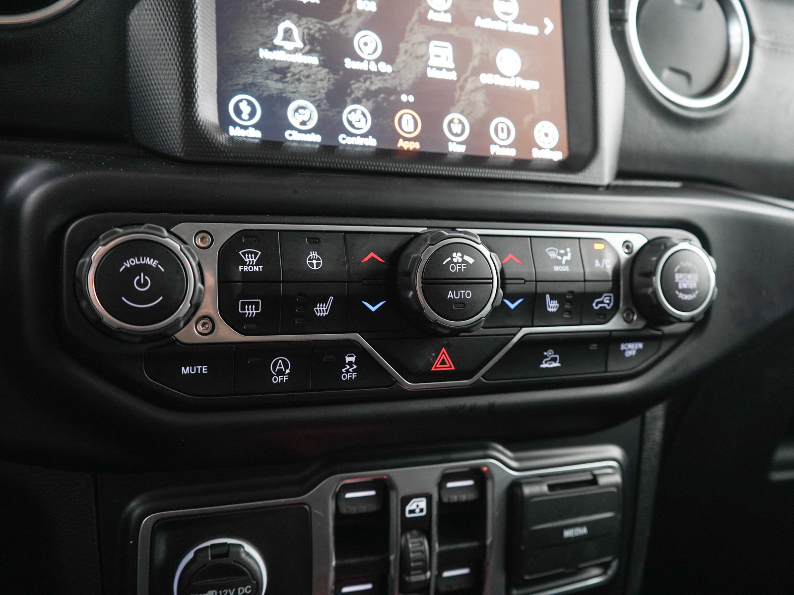 Used 2021 Jeep Wrangler Unlimited Sahara w/ Uconnect 4C Nav & Sound Group AWD/4WD image 21