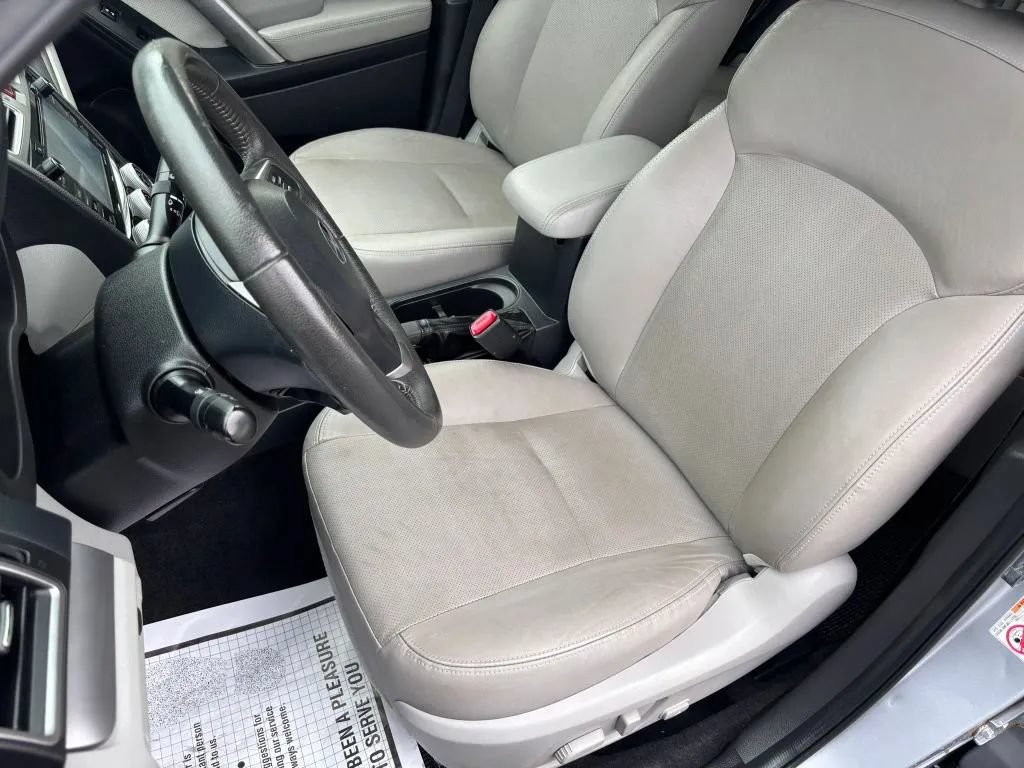 Used 2016 Subaru Forester 2.5i Limited AWD/4WD image 12