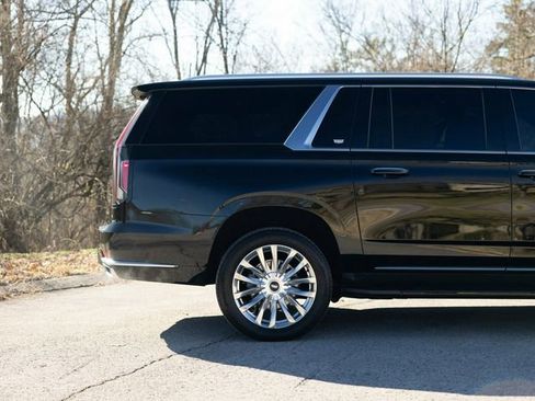 Used 2023 Cadillac Escalade ESV Premium Luxury image 10