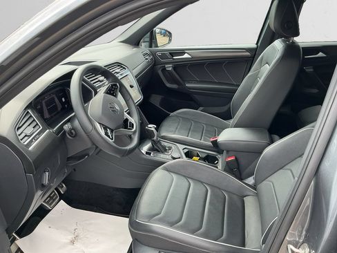 Used 2023 Volkswagen Tiguan SEL R-Line AWD/4WD image 9