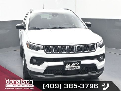 New 2026 Jeep Compass Latitude image 3
