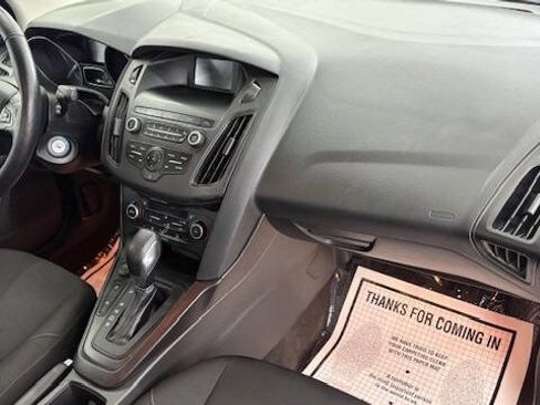 Used 2018 Ford Focus SE w/ Cold Weather Package image 17