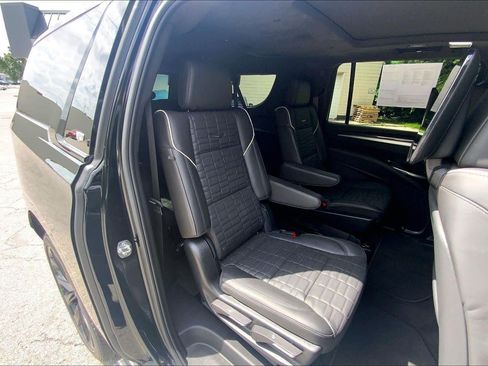 Certified 2025 Cadillac Escalade ESV V w/ LPO, ONYX Package AWD/4WD image 24