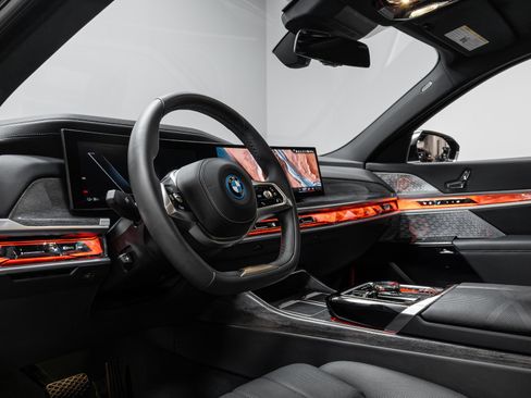 Used 2023 BMW i7 xDrive60 image 7