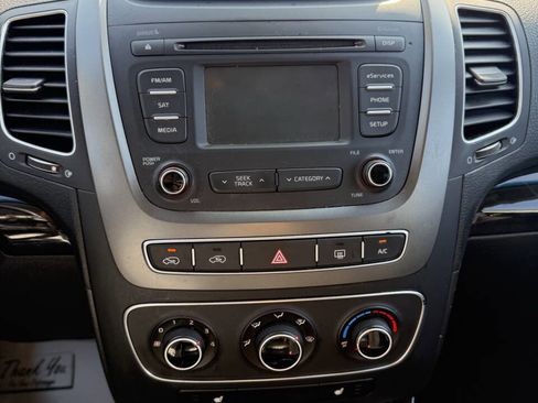 Used 2015 Kia Sorento LX image 11