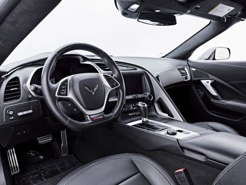 Used 2016 Chevrolet Corvette Z06 w/ 3LZ Preferred Equipment Group RWD image 2