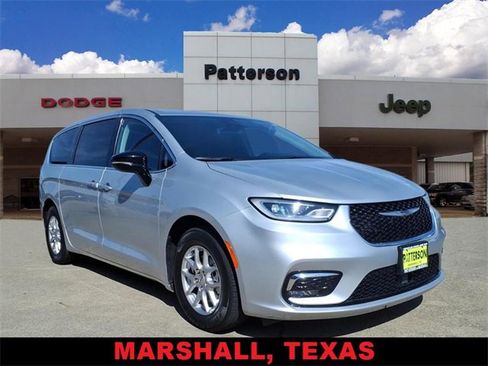 Used 2024 Chrysler Pacifica Touring-L image 1