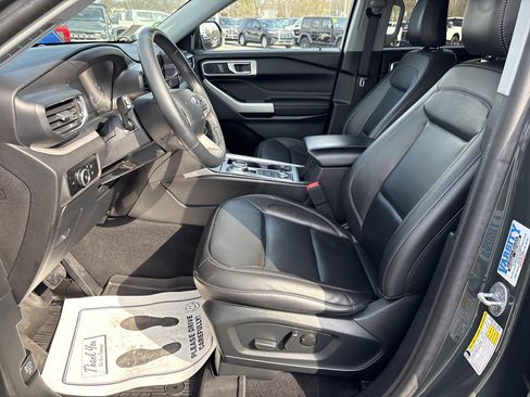 Used 2024 Ford Explorer XLT w/ Equipment Group 202A image 13