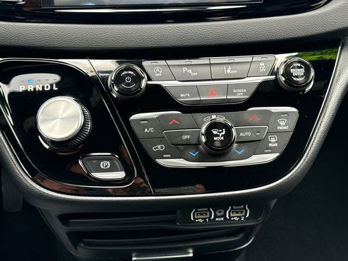 Used 2025 Chrysler Pacifica Select FWD image 30