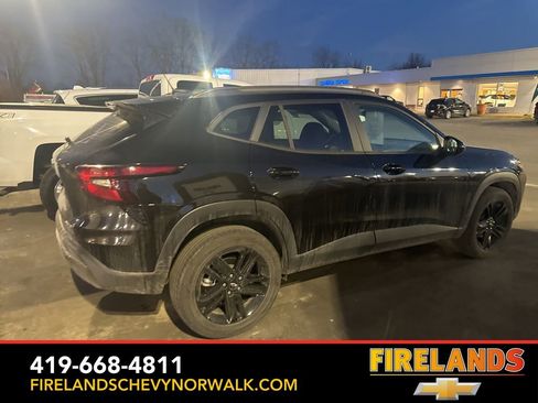 Used 2025 Chevrolet Trax ACTIV w/ Sunroof Package image 5