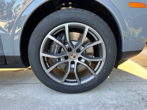 Certified 2026 Porsche Cayenne E-Hybrid Coupe AWD/4WD image 42